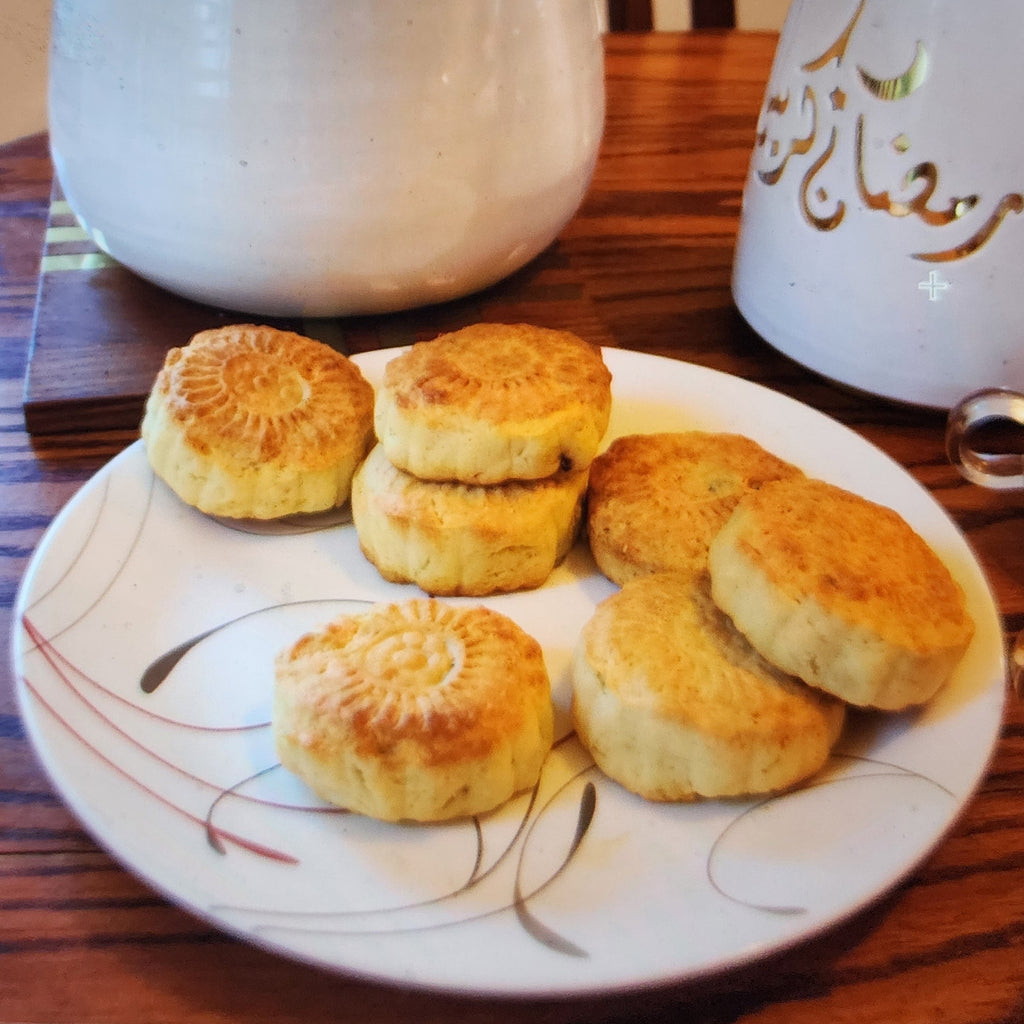 Mamool with dates